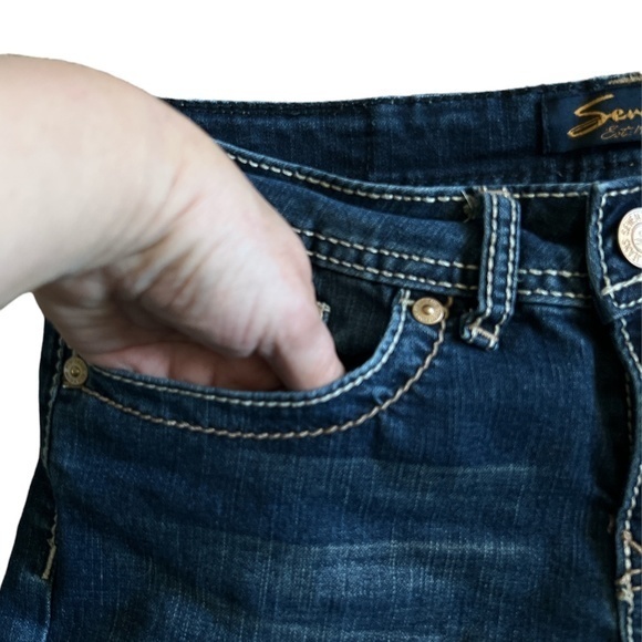 Seven7 Embroidered Jean Shorts Sz. 4 - Picture 5 of 12